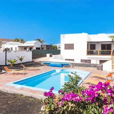 Papillon Con Piscina Privada Y Vistas Al Mar Villa
